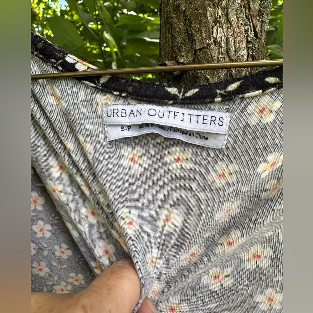Urban outfitters sunflower romper size small - Picture 4 of 5
